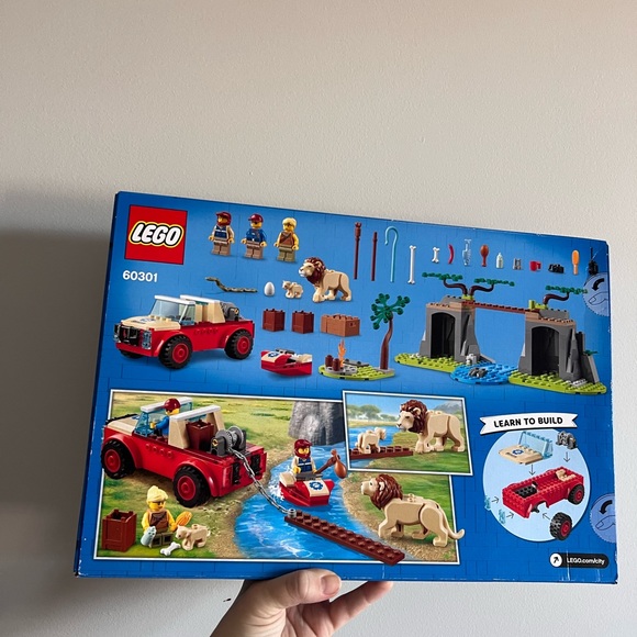 Brand new Lego City Wildlife Rescue Off-roader - Picture 3 of 5